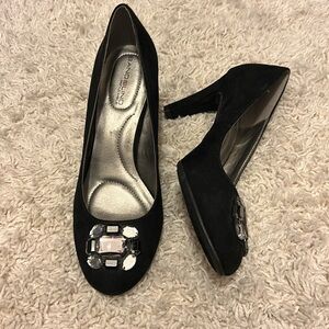 Bandolino Black Heels with Jeweled Detail 🖤💎